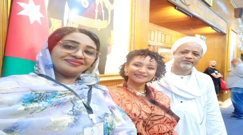 رغم التحديات وشتات الغربة.. بالروج الأحمر تمثل المسرح السوداني في جرش